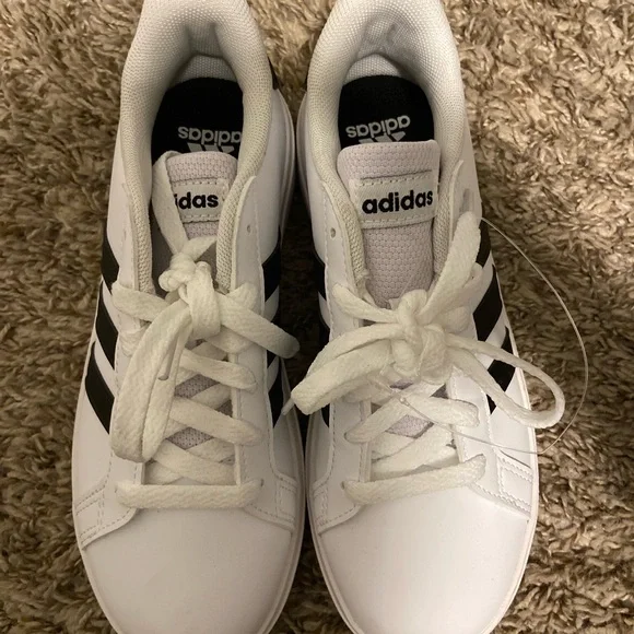 Kid shoes kid sneakers New Adidas Never Worn Size 2 1/2 Kid Shoes NWOT - Picture 6 of 11